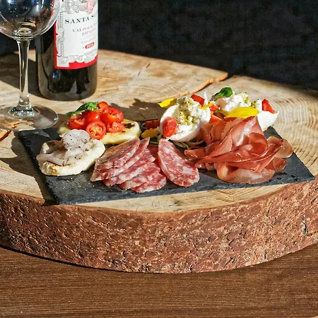 Ultra - Alpino Restaurant Hotel 3*